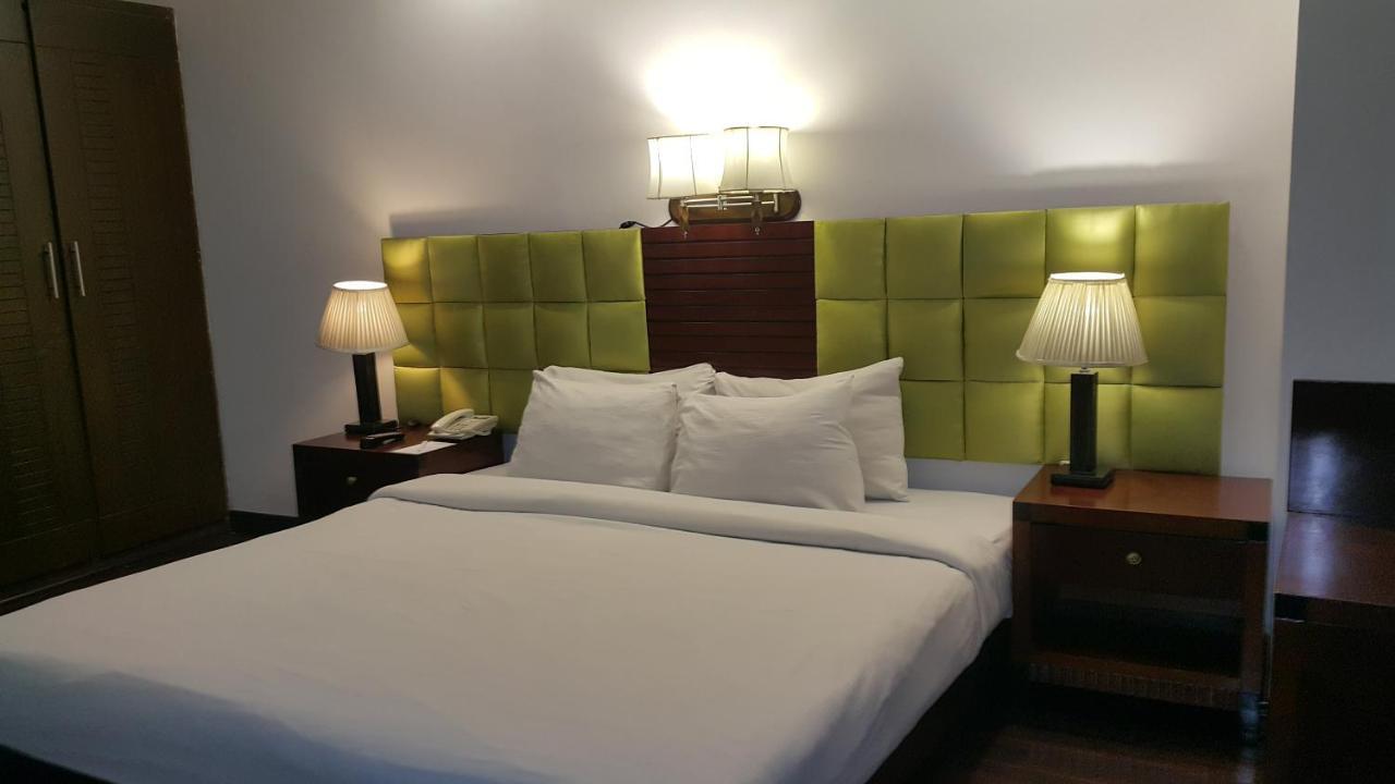 Savoey Hotel ลาฮอร์ ภายนอก รูปภาพ