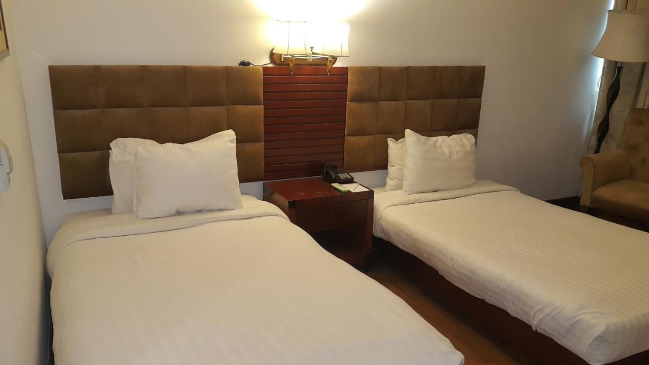 Savoey Hotel ลาฮอร์ ภายนอก รูปภาพ