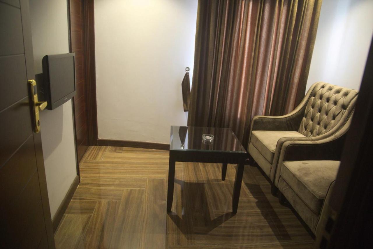 Savoey Hotel ลาฮอร์ ภายนอก รูปภาพ